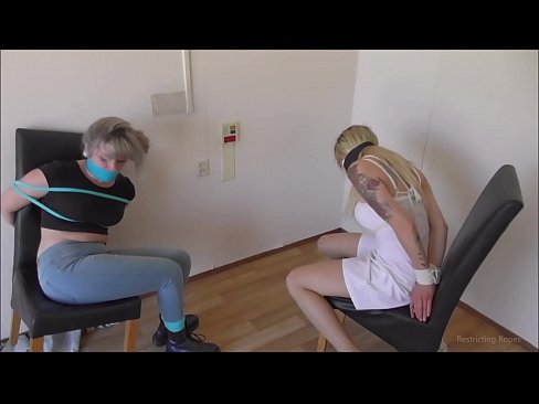 ❤️ E varur / e lidhur dhe e gojës / vajzë në ankth ️ Porno tek ne ☑