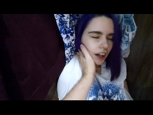 ❤️ Gjeta motrën time në dollap dhe e ndihmova të përfundonte ️ Porno tek ne ☑